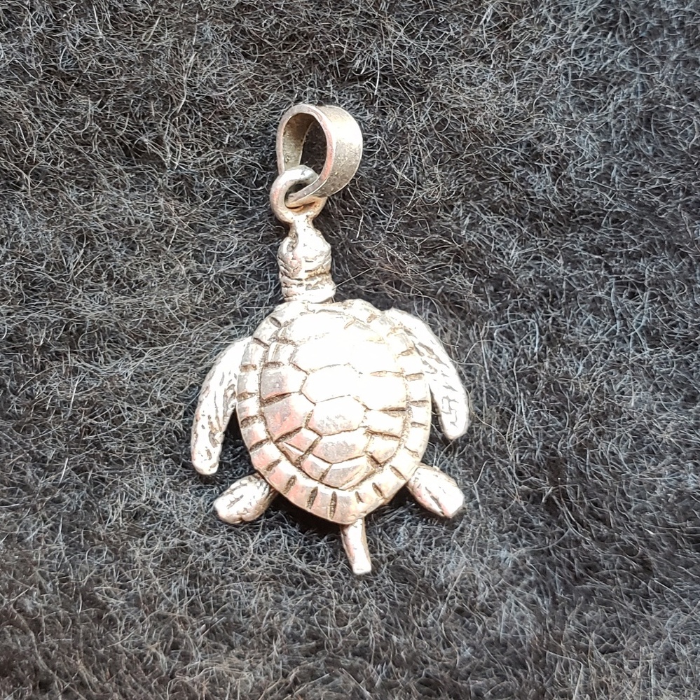 925 Sterling Silver Turtle Pendant